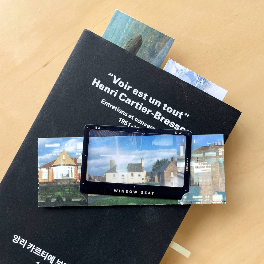 Window seat 돋보기 책갈피